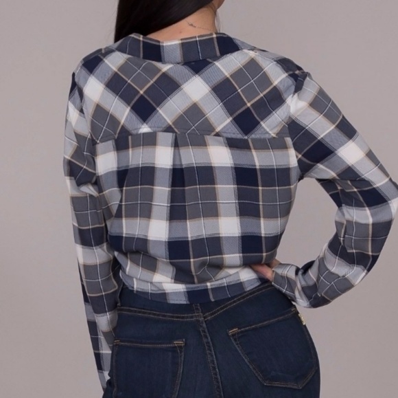 Last L• Plaid Crop Shirt in Navy - Picture 4 of 6